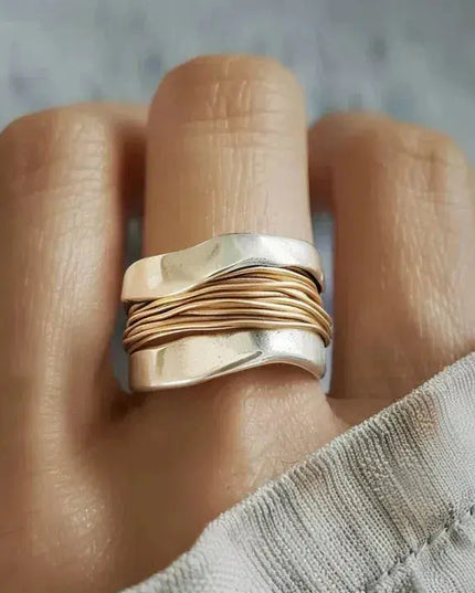 Ilse  - Eleganter Ring mit goldenen Fäden