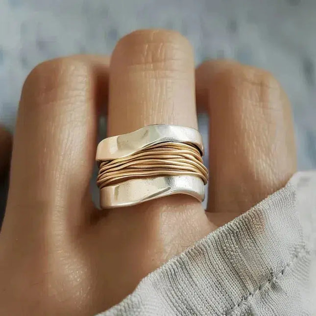 Ilse  - Eleganter Ring mit goldenen Fäden