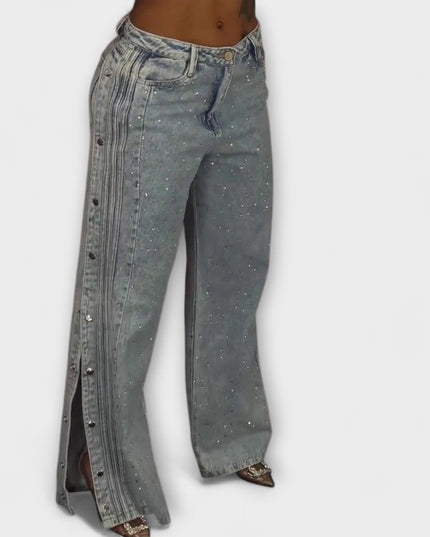 Yara – High-Waisted Jeans Mit Strass Und Seitlichen Knopfdetails