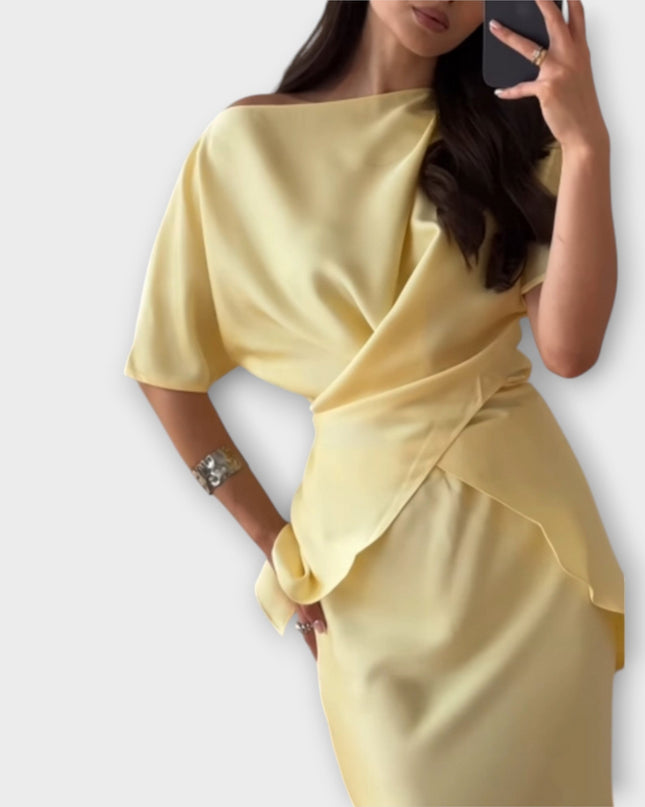 Finja - Off-Shoulder Top mit Knotenfront und Rock-Ensemble