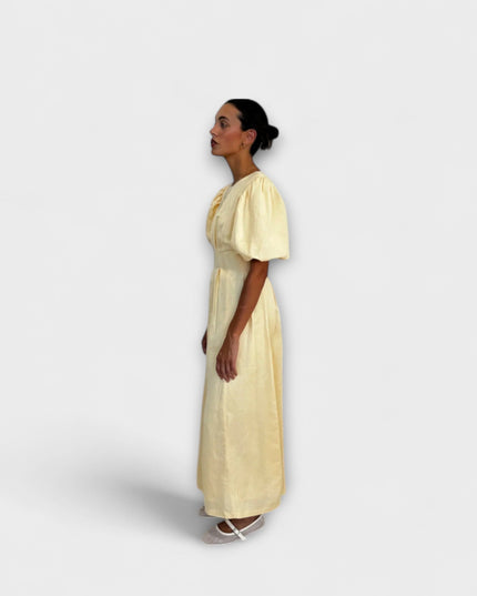 Rita - Buttergelbes Maxikleid mit luftigem Design