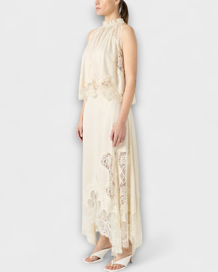 Fredrika – Satin-Set mit Spitzenakzenten und plissiertem Ausschnitt
