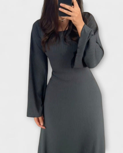 Frieda - Schickes Strickkleid mit Taillendetail