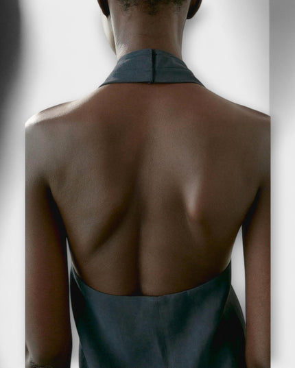 Hannah - Blauer Halter Neck Top mit Rückenausschnitt
