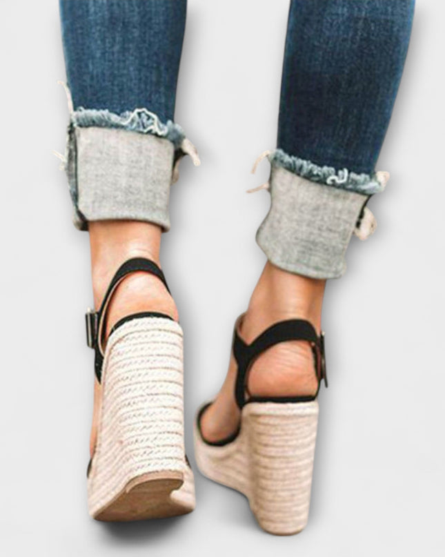 Benita - Stilvolle Damenschuhe mit Gürtel