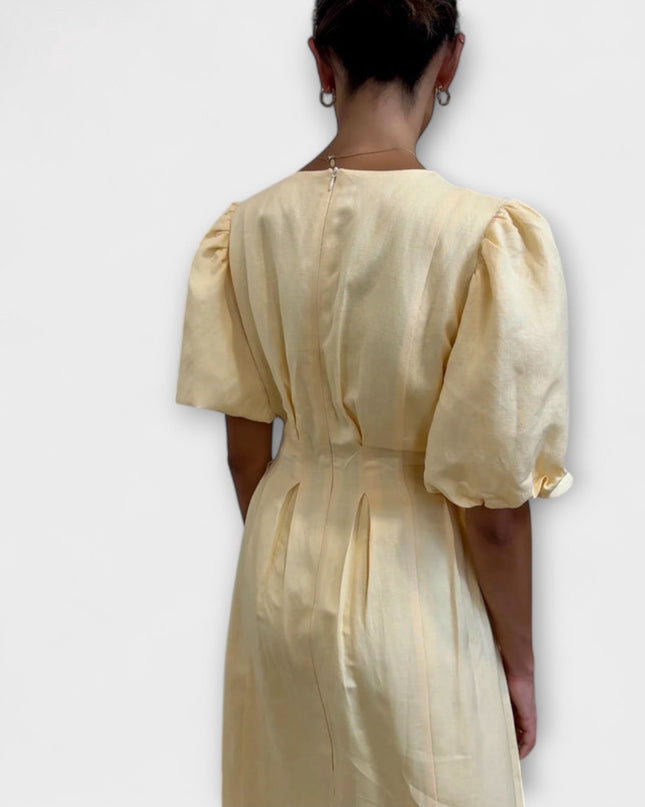 Rita - Buttergelbes Maxikleid mit luftigem Design