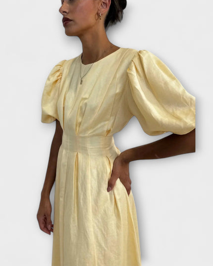 Rita - Buttergelbes Maxikleid mit luftigem Design