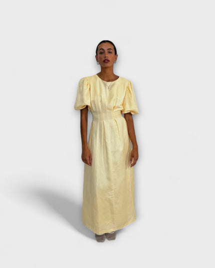 Rita - Buttergelbes Maxikleid mit luftigem Design