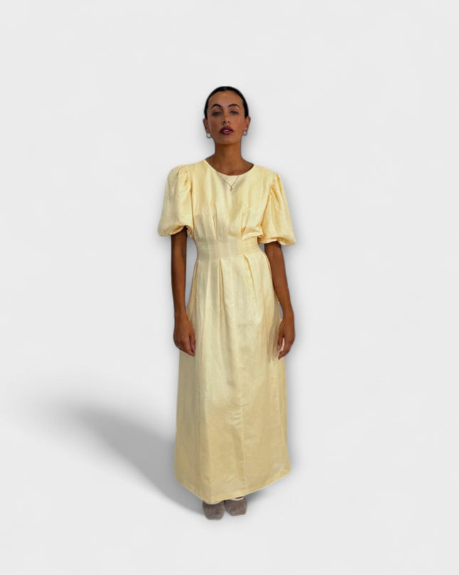 Rita - Buttergelbes Maxikleid mit luftigem Design