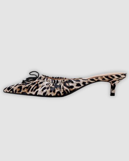 Cleo - Leoparden-Mules mit Schmetterlingsknoten