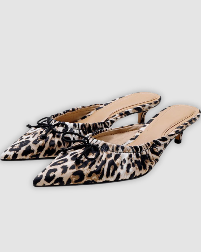 Cleo - Leoparden-Mules mit Schmetterlingsknoten