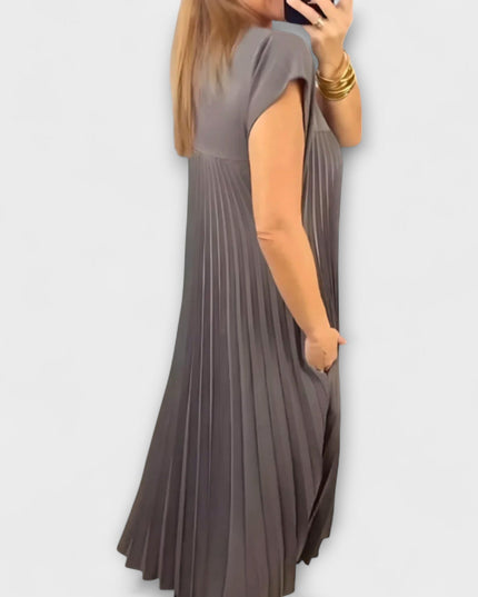 Isolde – Elegantes Plisseekleid