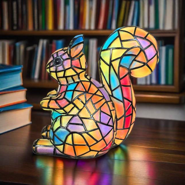 Brunhilde - Magische Eichhörnchenlampe aus Buntglas