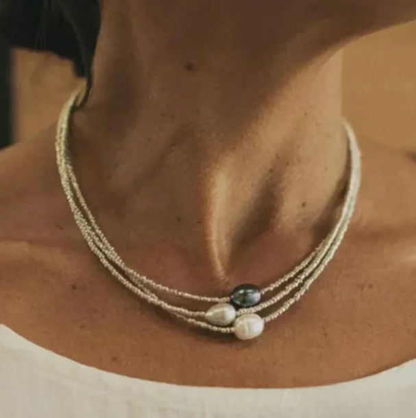 Ilse  - Natürliche Perlenkette im eleganten Stil
