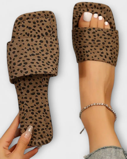 Flache Slipper mit Leopardenmuster