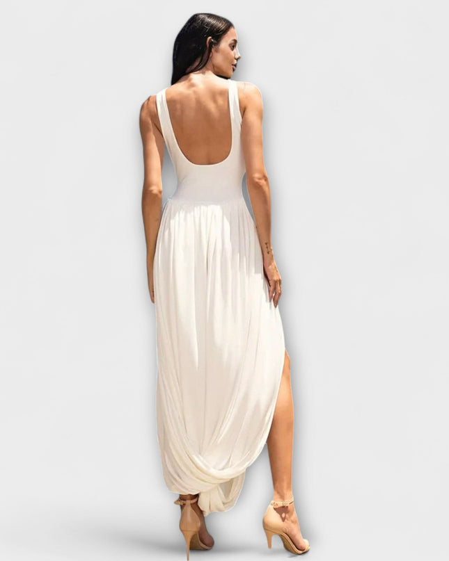 Sarah - Drapiertes Maxikleid mit skulpturalem Rock und seitlichem Schlitz