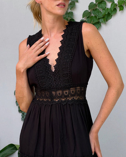 Amara - Ärmelloses Midikleid im Boho-Stil mit Spitzendetails