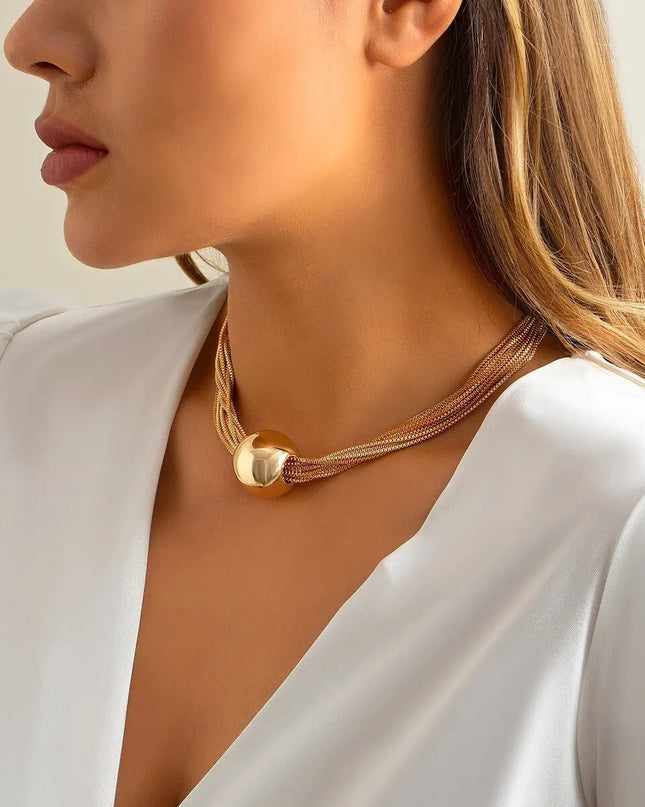 Ilse  - Elegante goldene Statement-Halskette